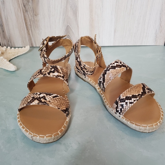 Last One! Beige Snake Embossed Buckle Sandals - Picture 3 of 5